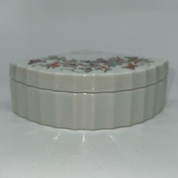 Vintage Avon Handcrafted Porcelain 1980 Keepsake Fan-shaped Flowers Butterflies - Picture 5 of 7